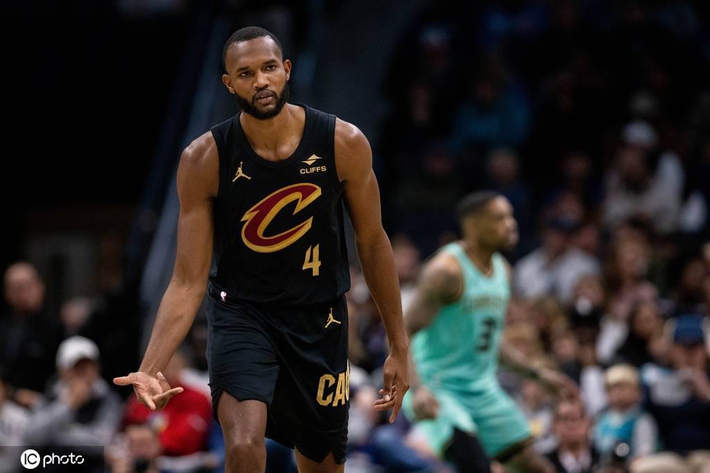 NBA官方公布最佳防守阵容 莫布利追梦阿门领衔一阵